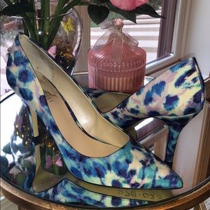 Nine West multicolored fabric pumps